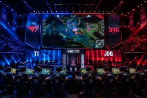Các tuyển thủ Esports thi đấu trên sân khấu lớn